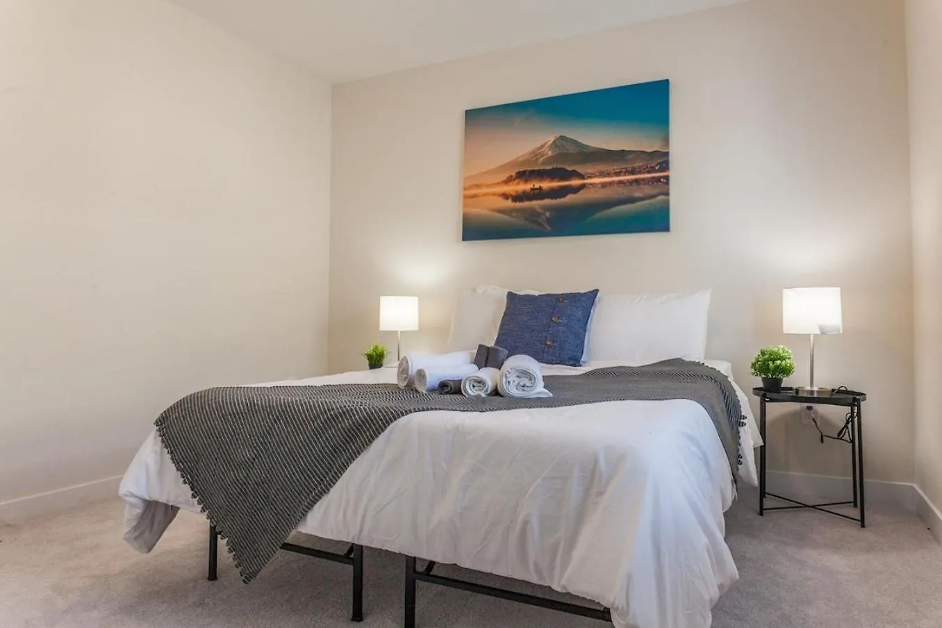 Hamilton 4Bd Homeairport Kingbed Sleeps16Tv Caledonia Kanada